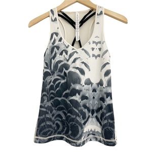LULULEMON ATHLETICA Sports Bra Tank Tankini Black & White Print Yoga Size 6
